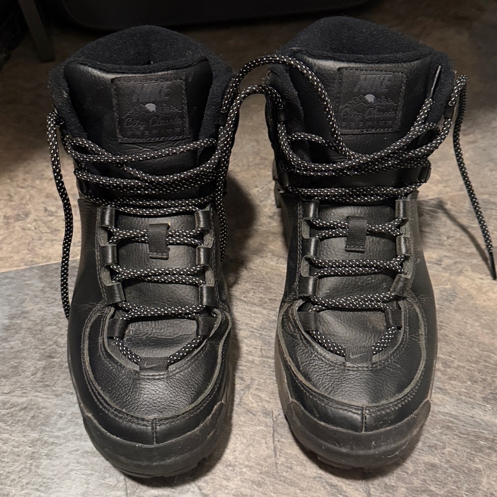 Nike City Classic Premium